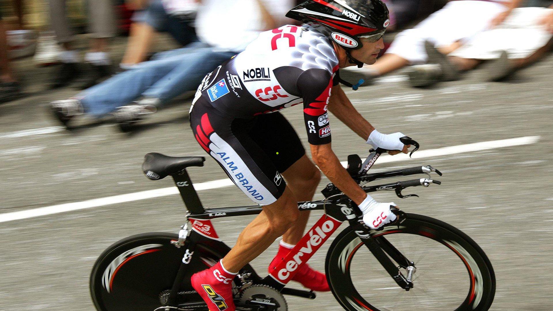 布莱克一马当先!反击一条龙引爆全场,滑翔单臂战斧暴扣定乾坤